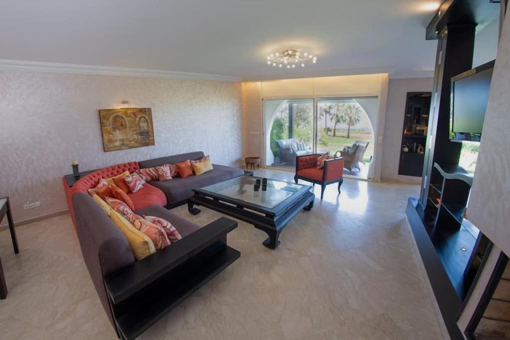 Luxury Seafront With Ocean View, Pools, And Private Gardens