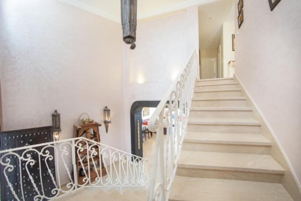Luxury Seafront With Ocean View, Pools, And Private Gardens Villa Casablanca