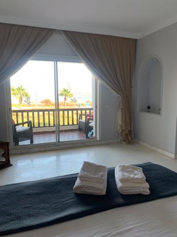 Luxury Seafront With Ocean View, Pools, And Private Gardens Villa