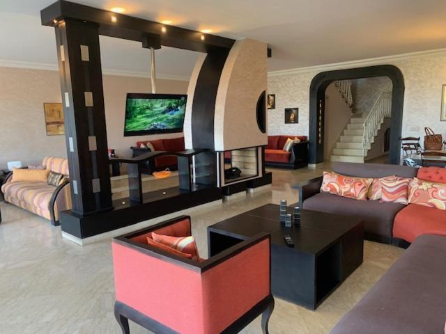 Villa Luxury Seafront With Ocean View, Pools, And Private Gardens *