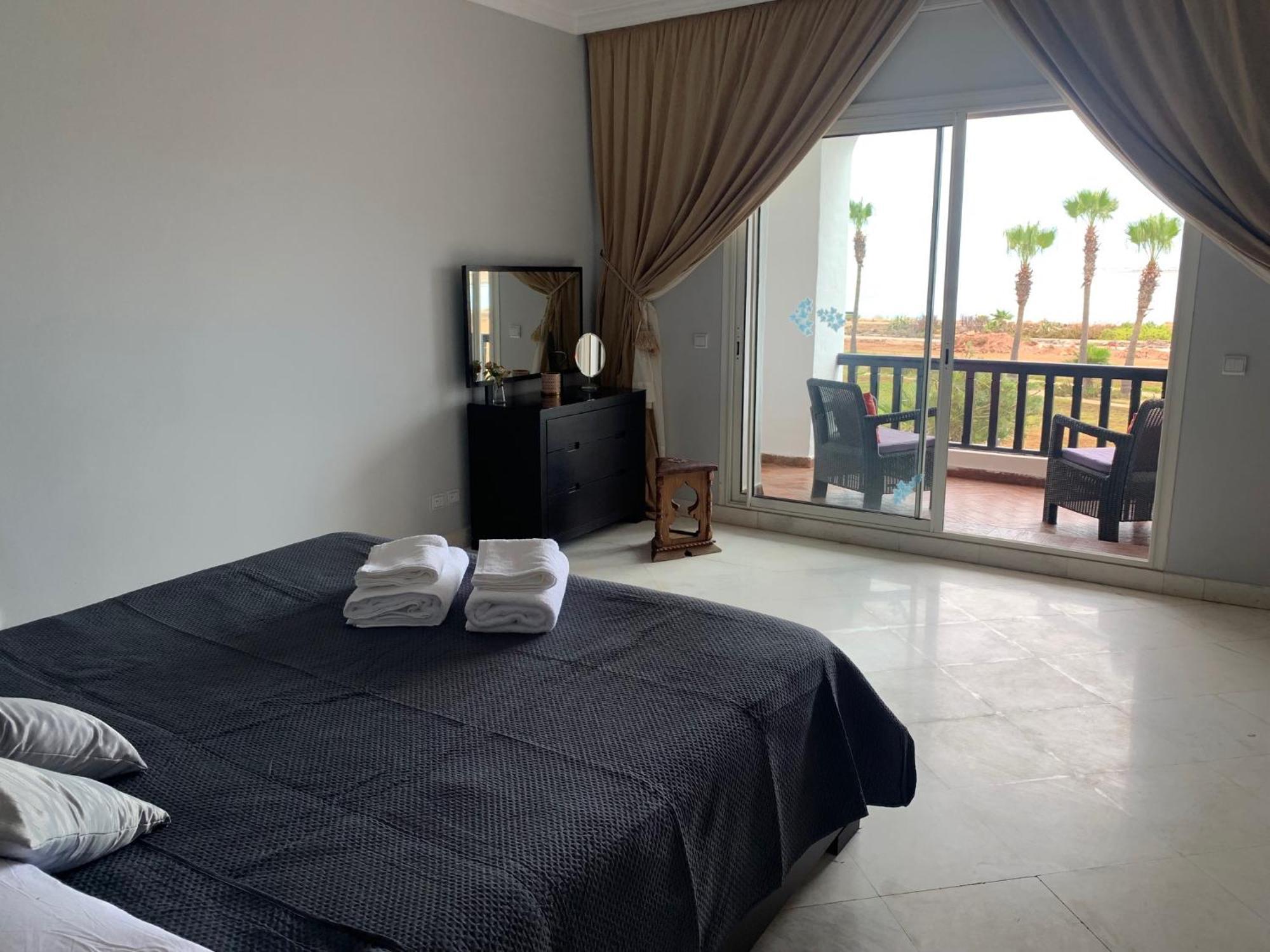 Luxury Seafront With Ocean View, Pools, And Private Gardens Villa *
